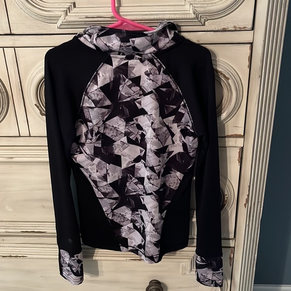 Active wear pull over - Picture 2 of 3